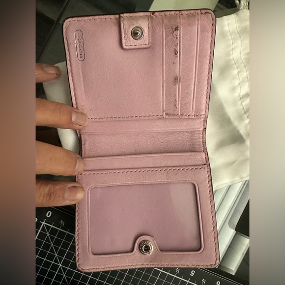 Pre-loved small gray Coach wallet - Picture 6 of 7